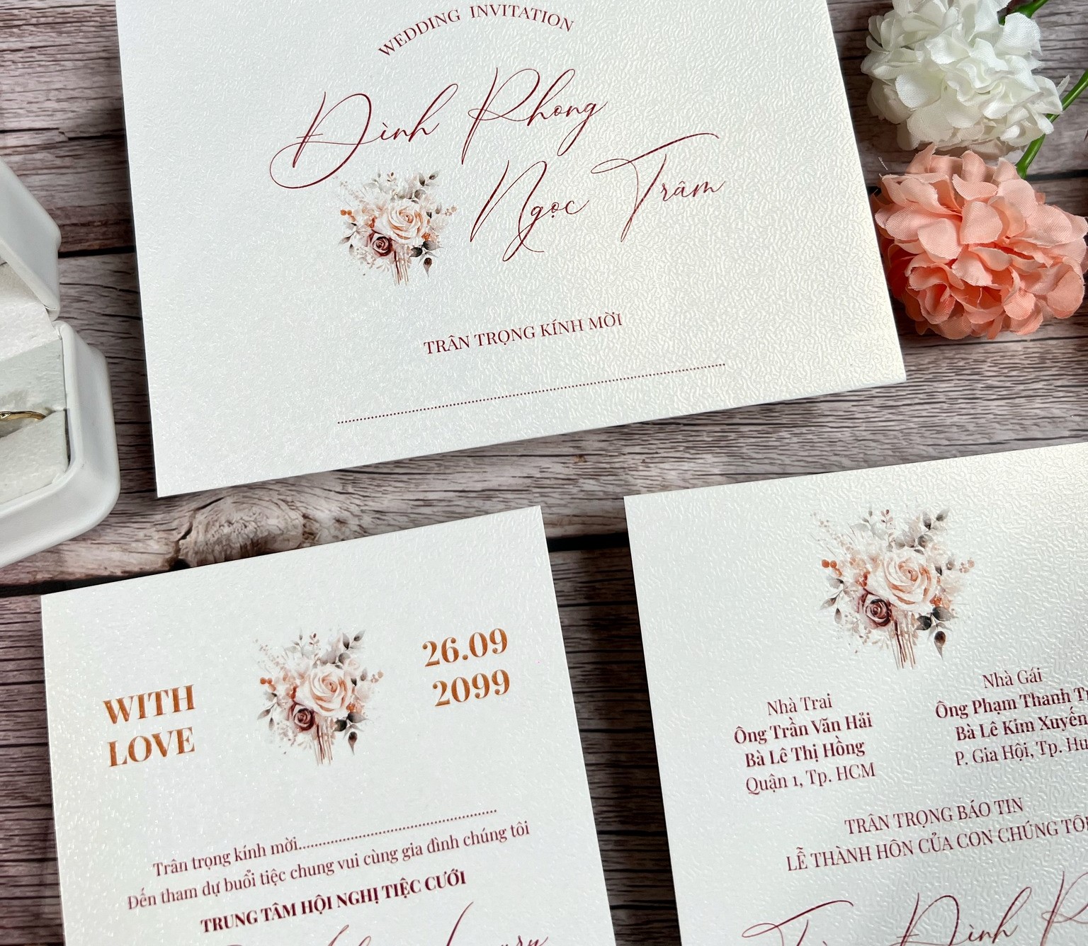 THIỆP CƯỚI BÓ HOA THANH LỊCH – DẤU ẤN LÃNG MẠN CHO NGÀY HẠNH PHÚC